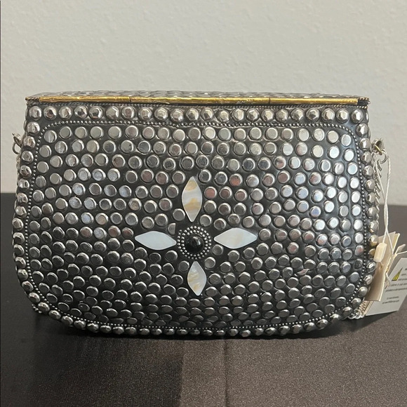 Antik Kraft | Metal Mosaic Floral Purse w/ Crossbody - Picture 9 of 17